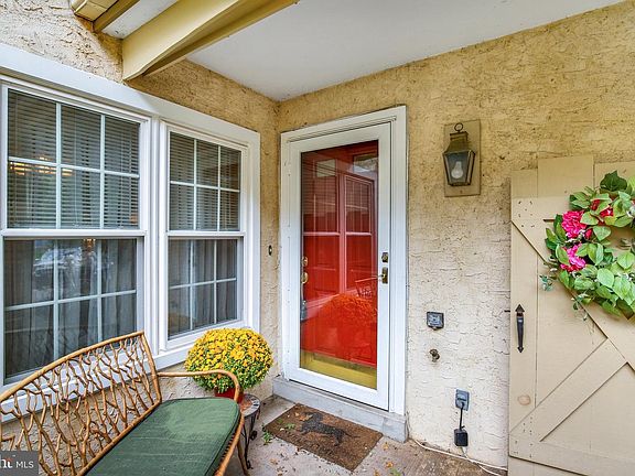 4th image of 15 Tanglewood Dr