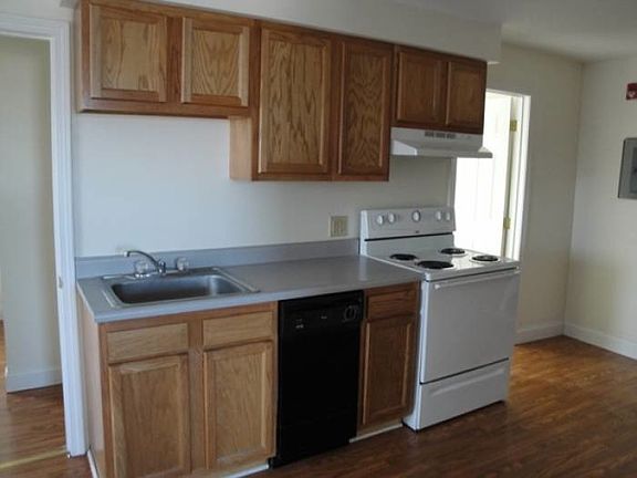 Renovated 1 BR Apt