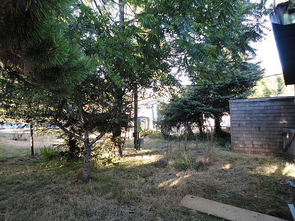 4th image of 2235 NE 29th St