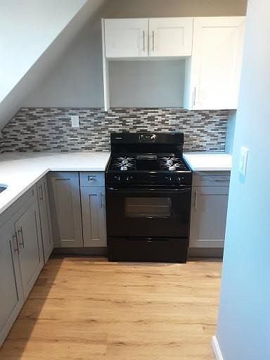 1st image of 61 Washington Ter Floor 3