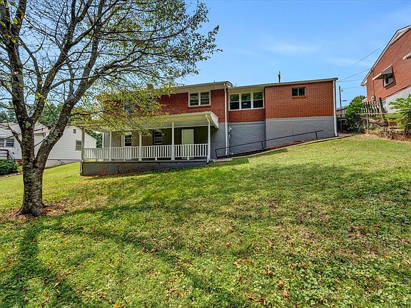 5th image of 3098 Martin Rd
