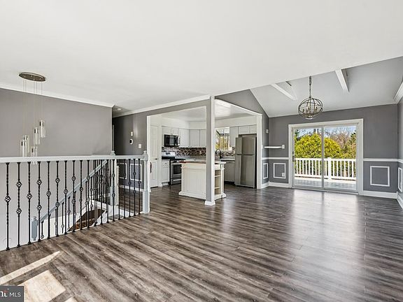 4th image of 1078 Lexington Dr