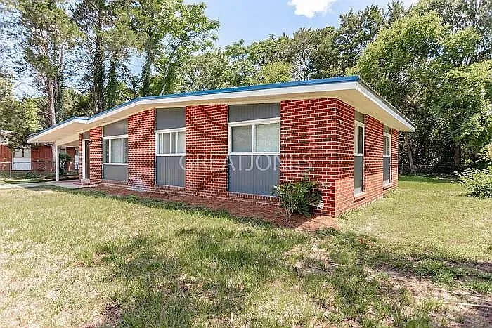 3 bed, 1.0 bath, 1192 sqft, $1,535 — Photo 3