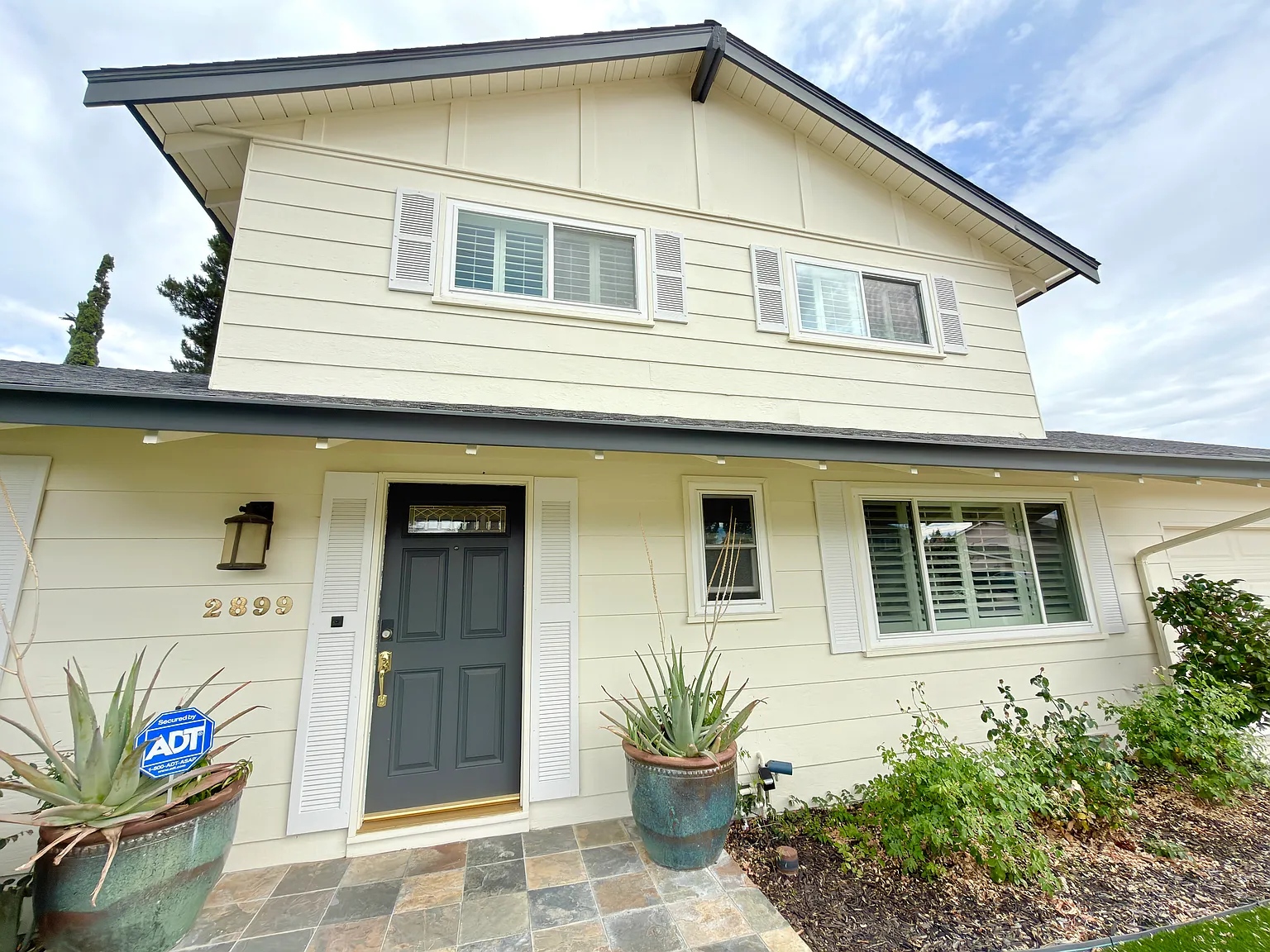 4 bed, 2.5 bath, 2022 sqft, $5,750 — Photo 3