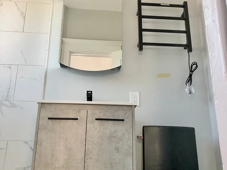 55 Roswell Ave #9 — Photo 14