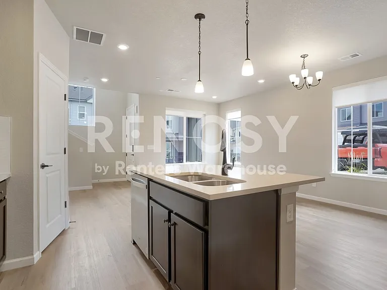 421 Millwall Cir — Photo 12
