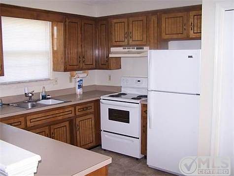 5th image of 556 Lorie Ln