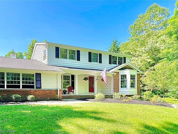 3rd image of 7860 Sugarbush Ln
