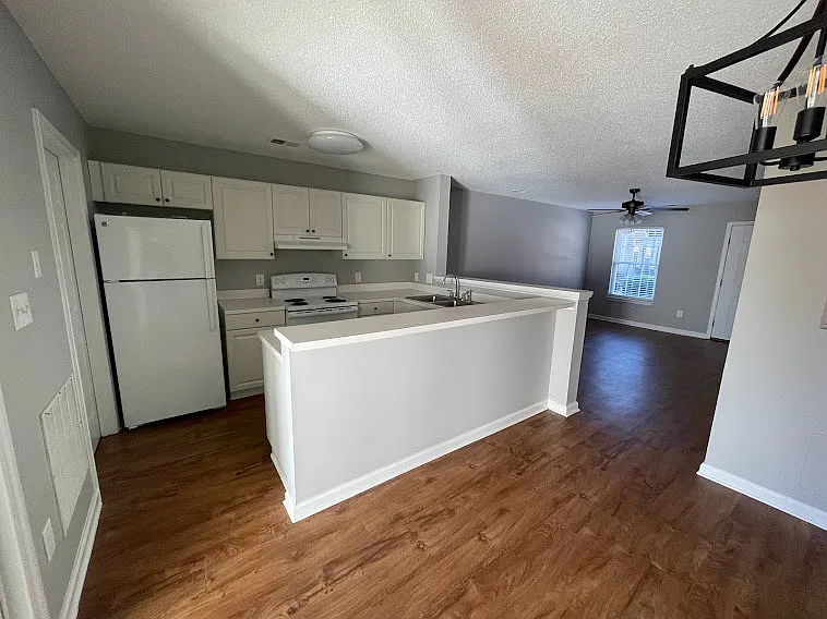 6718 B Bryant St - . — Photo 2