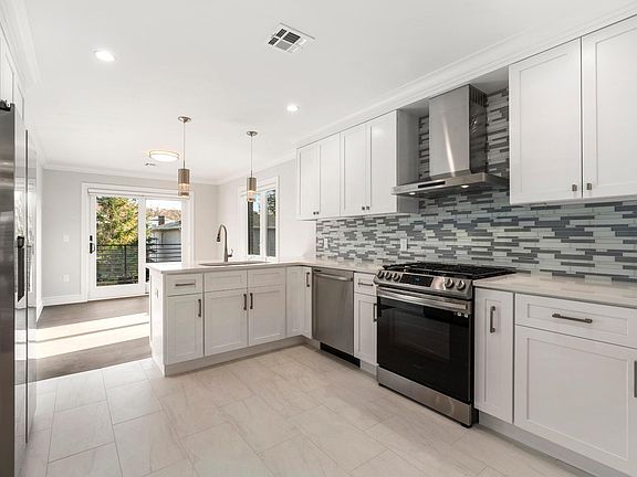 Beautiful New Kitchen! All new Samsung SS Appliances