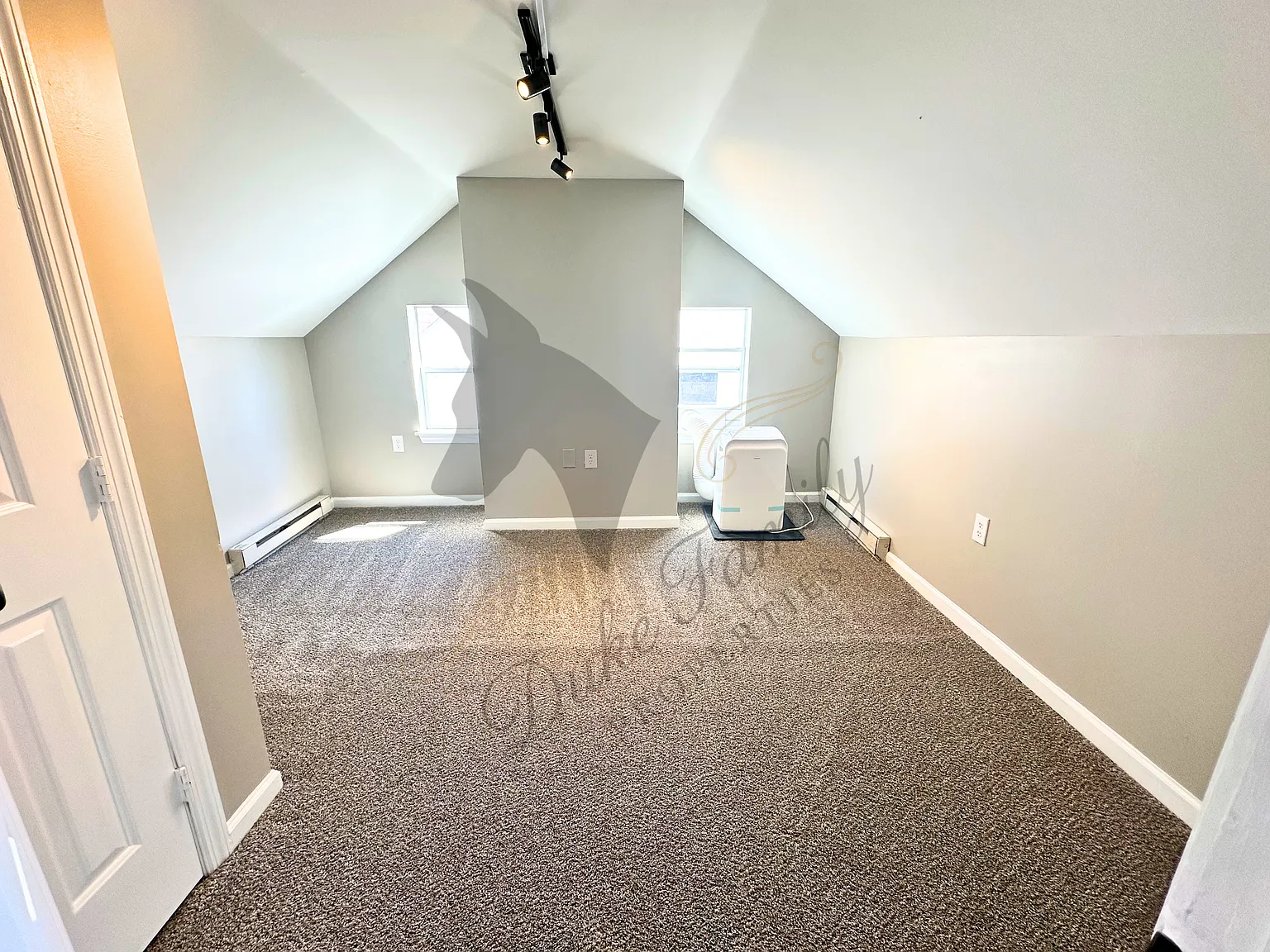 610 N Queen St — Photo 2