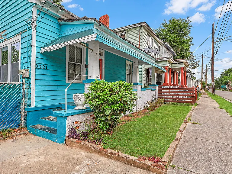 2221 Harden St — Photo 4
