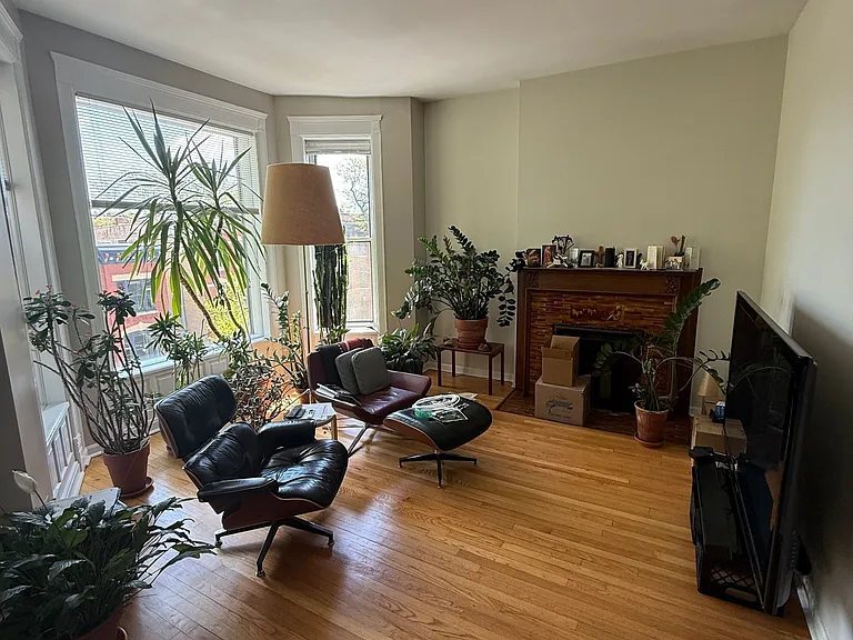 2022 N Seminary Ave — Photo 6