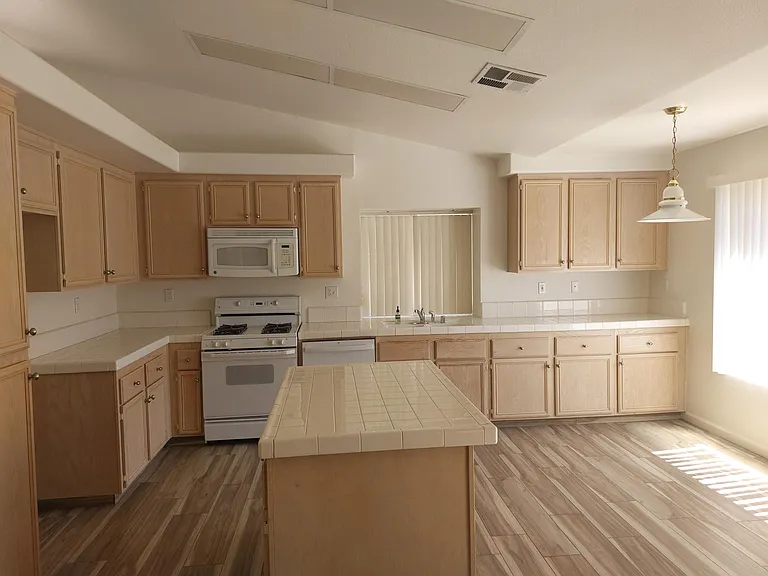 79315 Desert Wind Ct — Photo 7