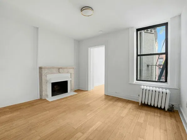 215 W 13th St APT 4B, New York, NY 10011