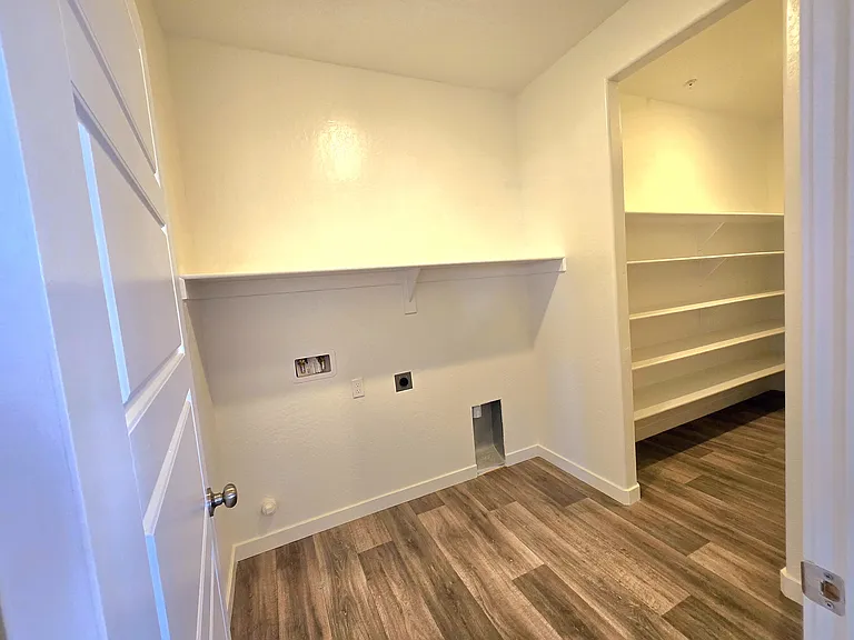 Pioneer Dr W — Photo 29