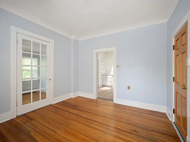 1825 N Elm St — Photo 1