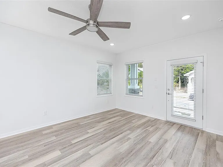 915 E 15th Ave #1 — Photo 11