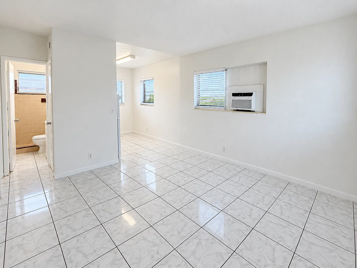 6240 Dewey St — Photo 3