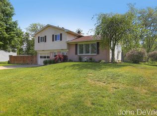 7270 Glendora Ave, Jenison, MI 49428