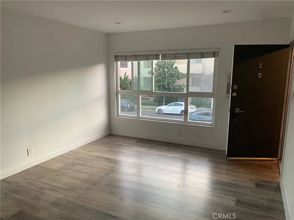 702 S Saint Andrews Pl — Photo 1