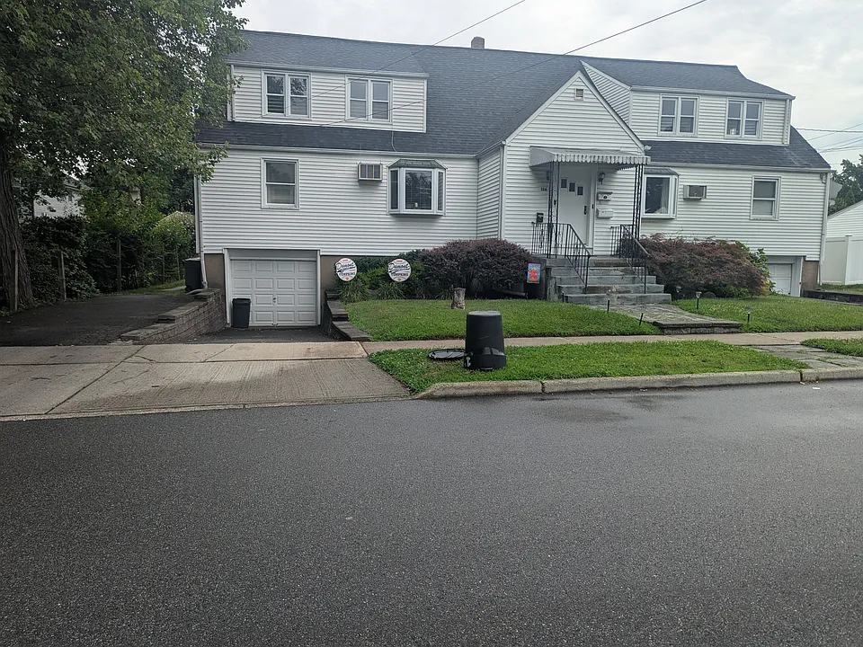 134 Locust Ave #2