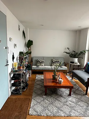 Rented by FLATS & PADS LLC | media 4