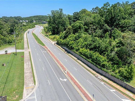 5th image of 3815 Castleberry Rd