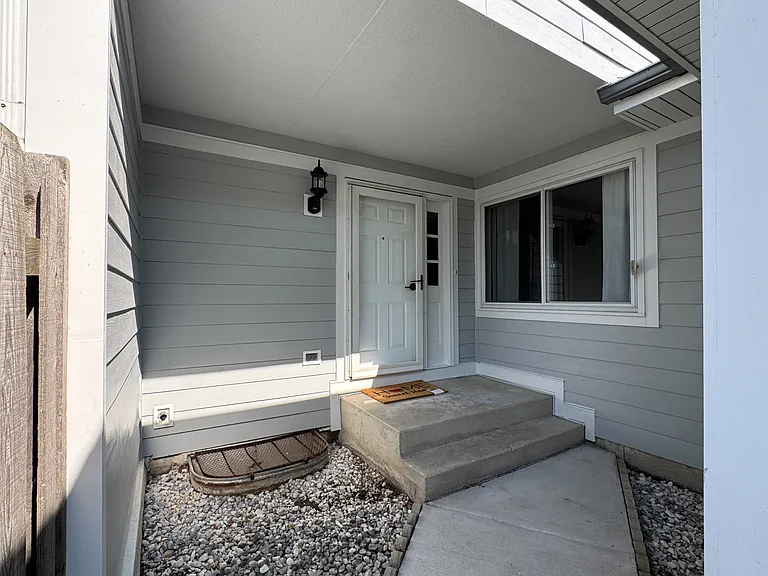 416 Swallow Ln — Photo 2