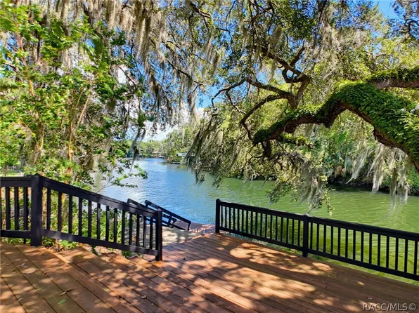 5415 Riverside Dr, Yankeetown, FL 34498