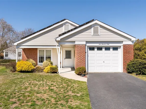 460 Summerwood Court, Ridge, NY 11961