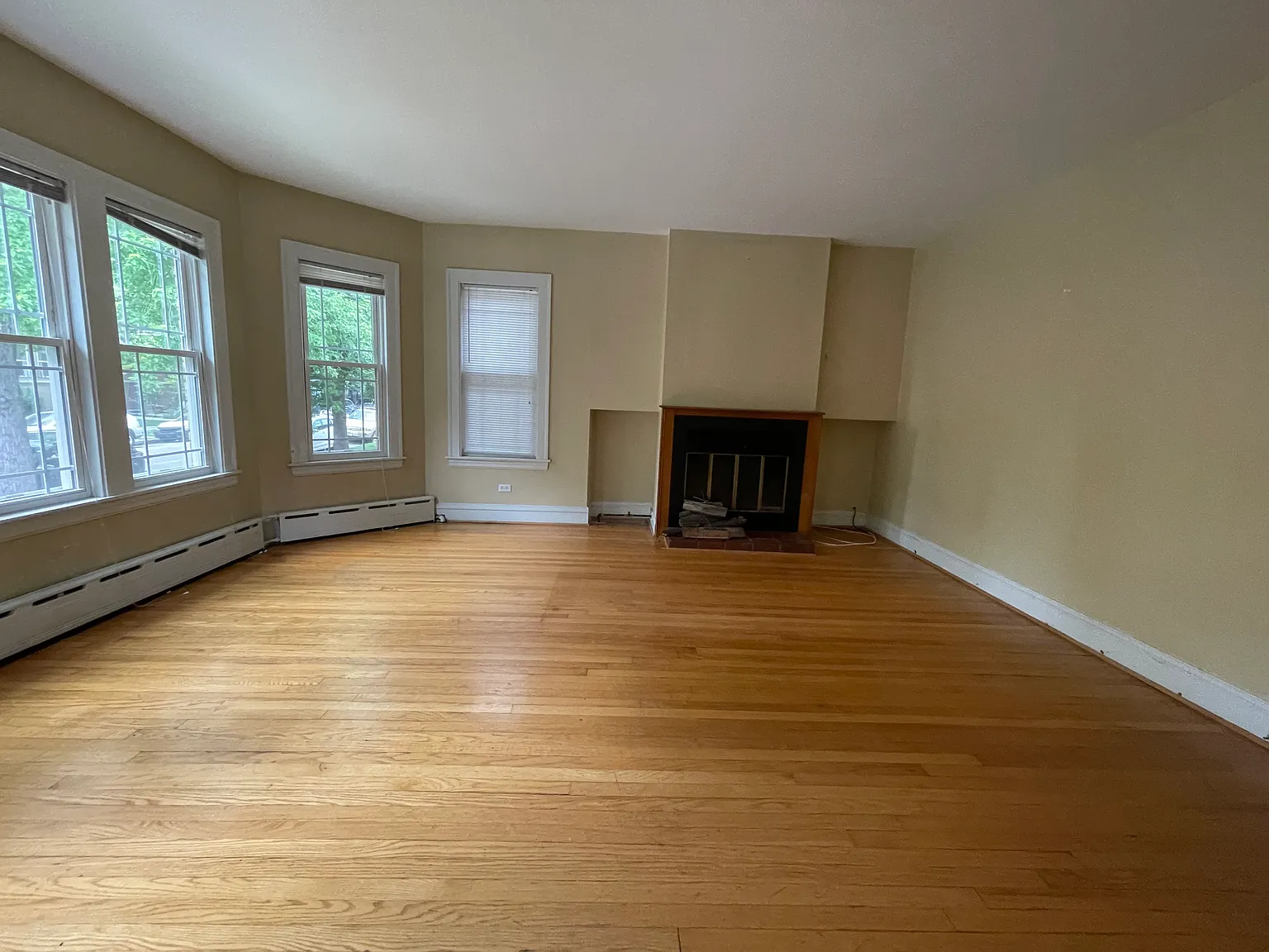 3 bed, 1.5 bath, 1200 sqft, $3,800 — Photo 3