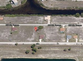 906 NW 8th Ter, Cape Coral, FL 33993