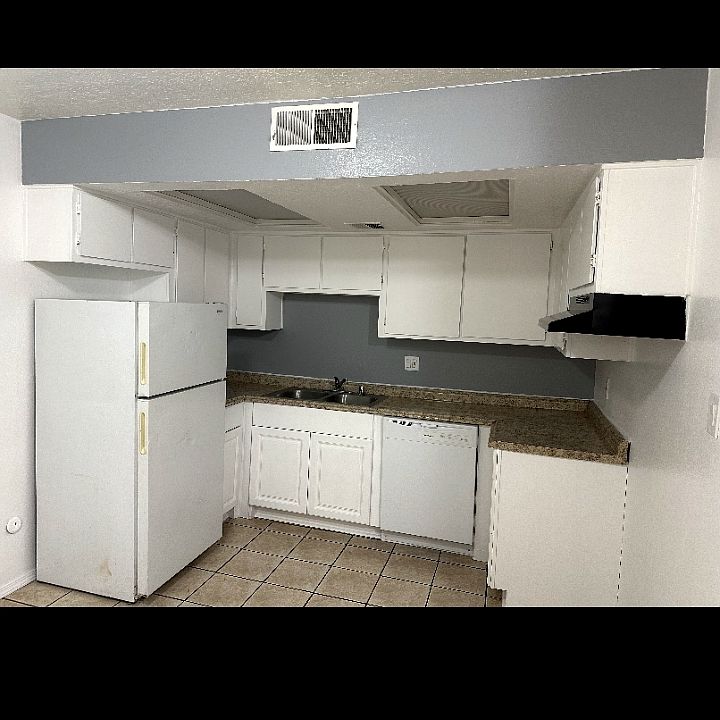 1st image of 11109 Ventura Pl NE APT 4