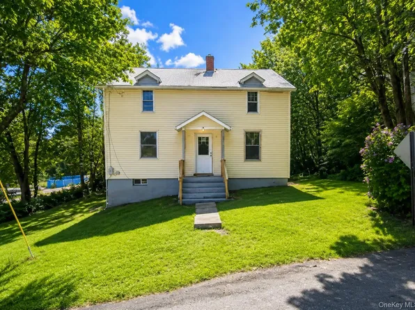 6 Old Walnut Street, Catskill, NY 12414