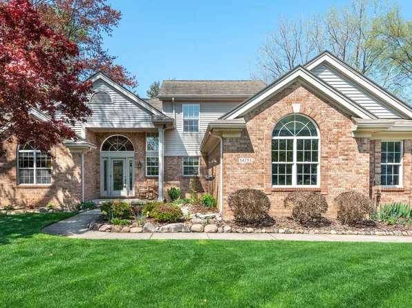54795 Walnut Dr, New Hudson, MI 48165