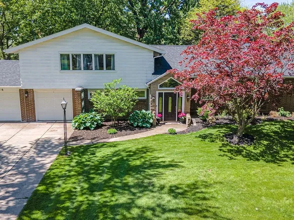 5326 Willow Lake Dr, Clarence, NY 14031