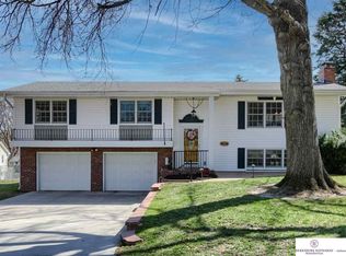 1523 Pinewood Dr, Omaha, NE 68144
