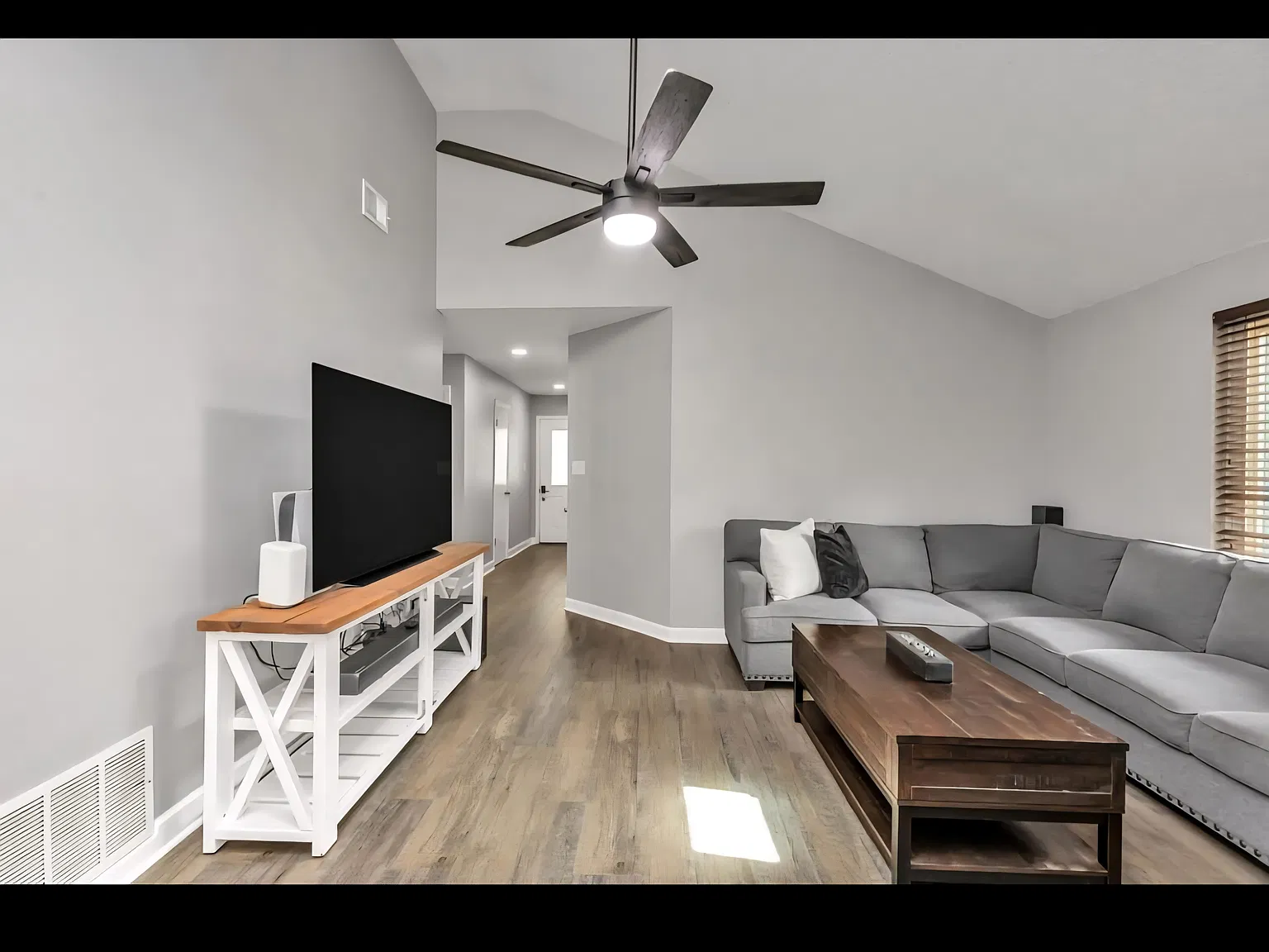 3 bed, 1208 sqft, $2,500 — Photo 4