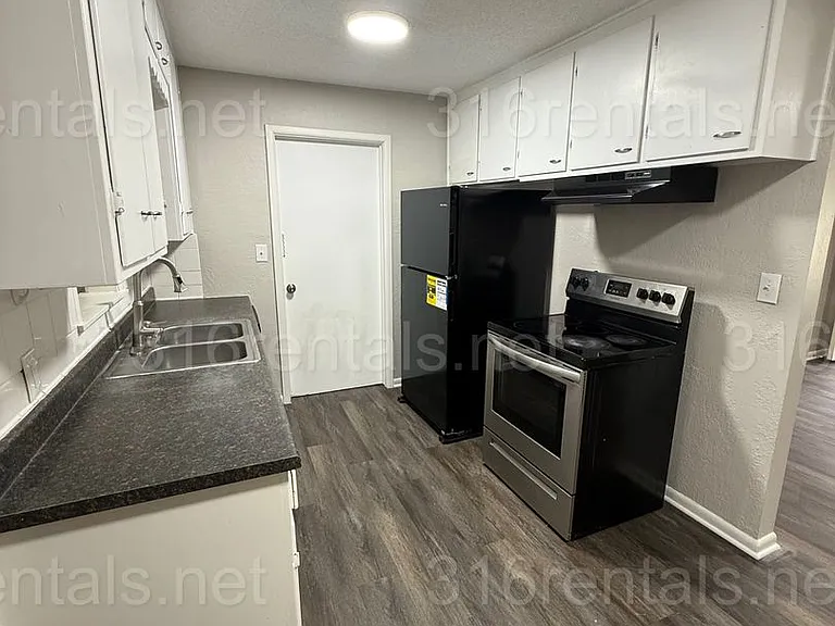 2943 S Volutsia Ave — Photo 7