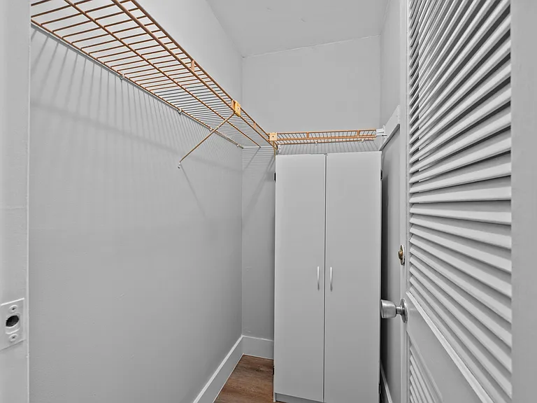 470 Executive Center Dr #5B — Photo 10