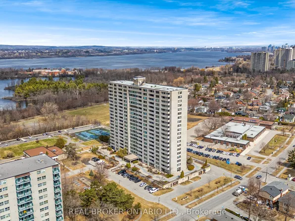 2625 Regina St #506, Ottawa, ON K2B 5W8