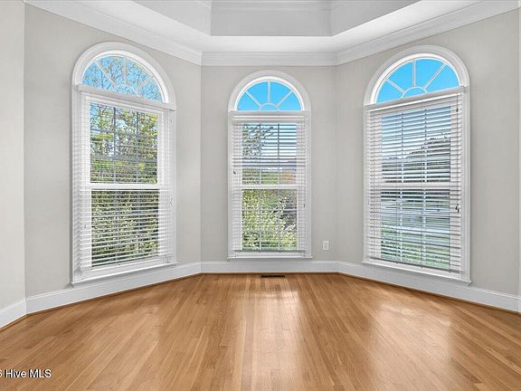 4th image of 3556 Iris Street