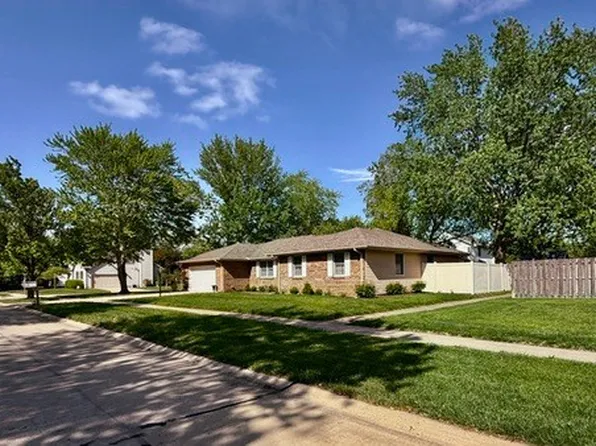 704 Wesley Ave, Savoy, IL 61874