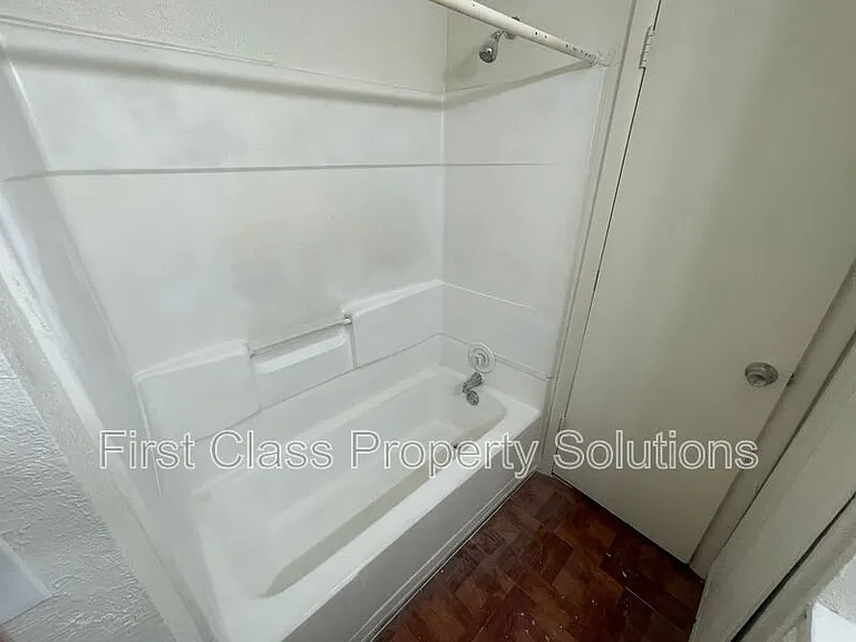 1731 NW 32nd St #15 — Photo 7
