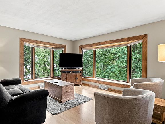 2nd image of 509 W 5th St