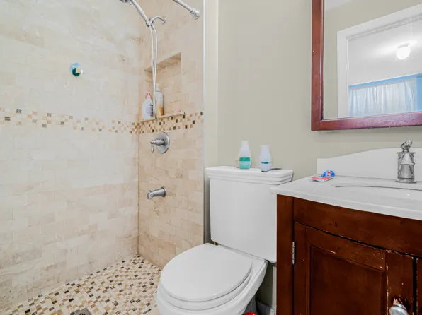 23 Deirdre Court image 18 of 25