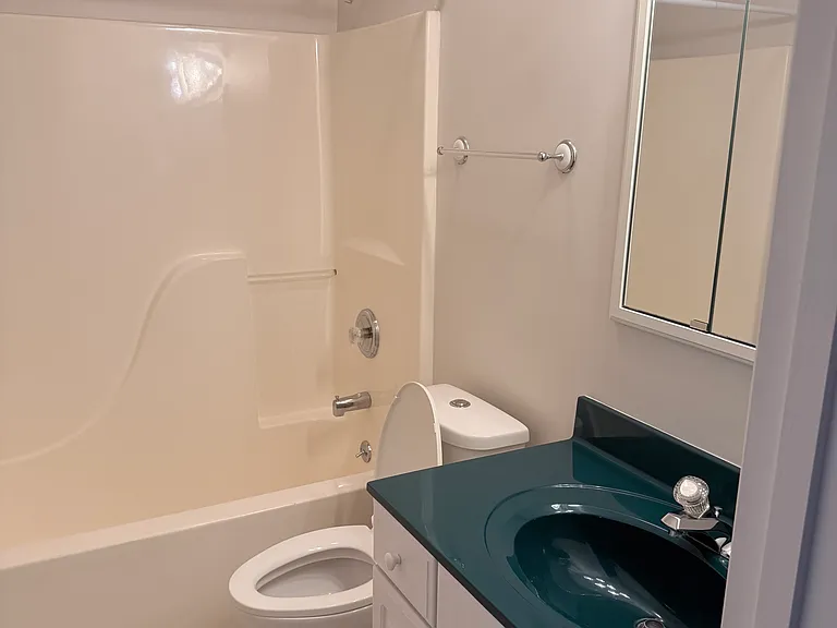 76 Heather Rd — Photo 1