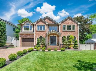 217 Lentz Ave, Paramus, NJ 07652