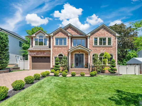 217 Lentz Ave, Paramus, NJ 07652